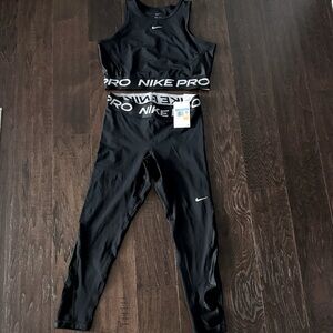 Women’s Nike Pro Dri Fit Set